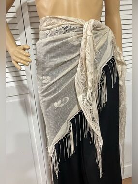Delicate Ivory Lace Fringe Wrap